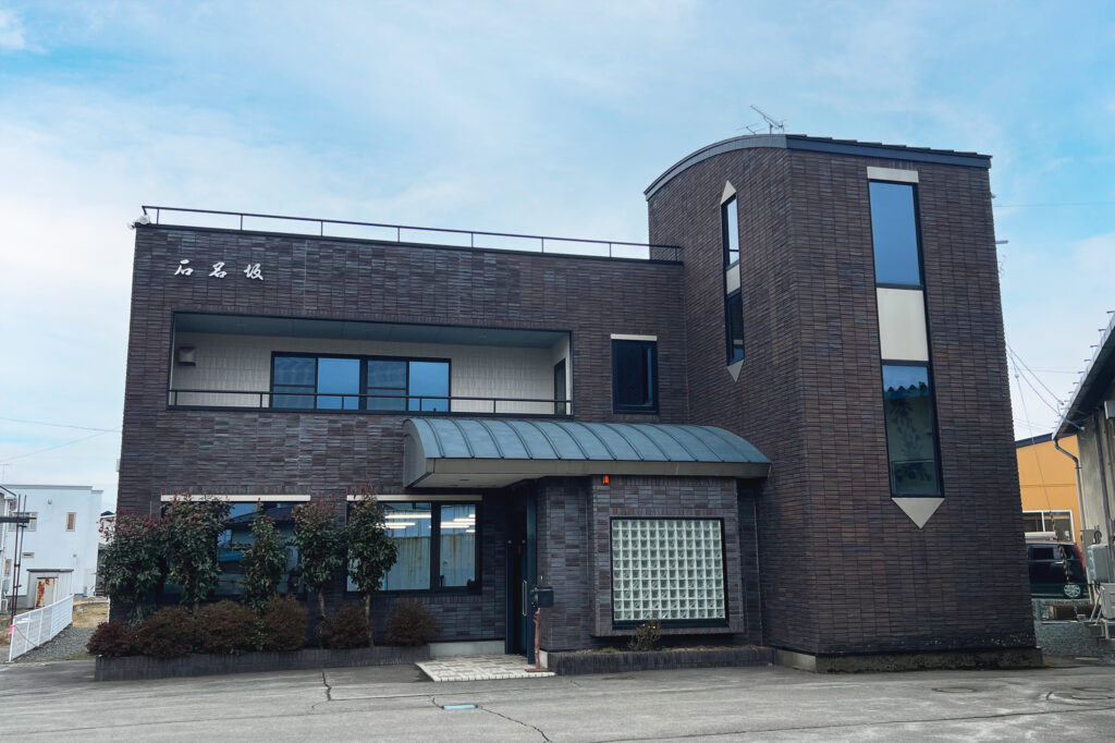 社屋外観